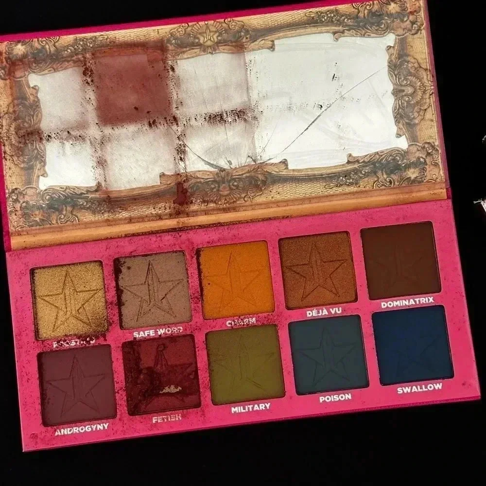 Damaged Eyeshadow Palettes‎